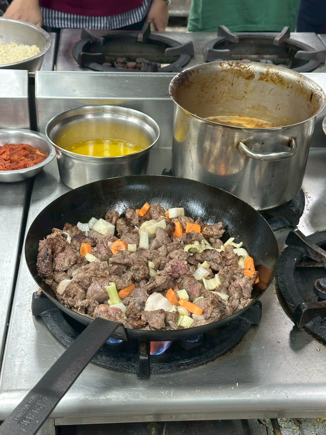 牛筋炒蔬菜做牛褐高湯