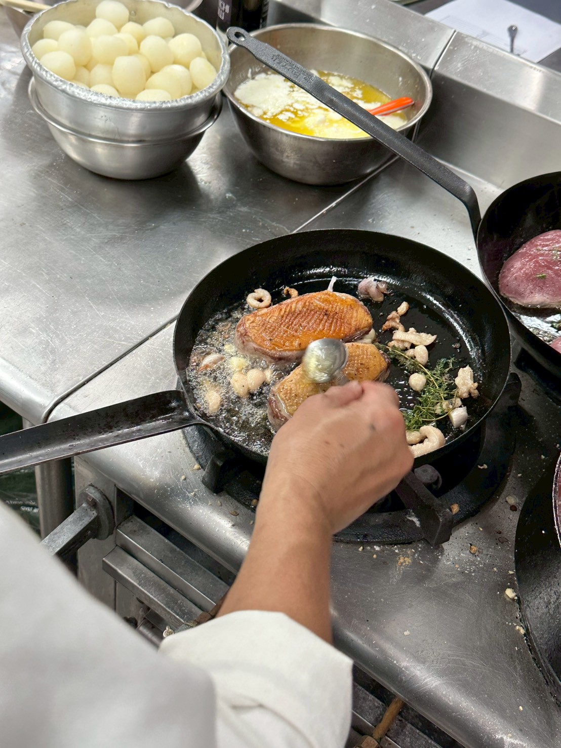 鴨肉要用油一直淋