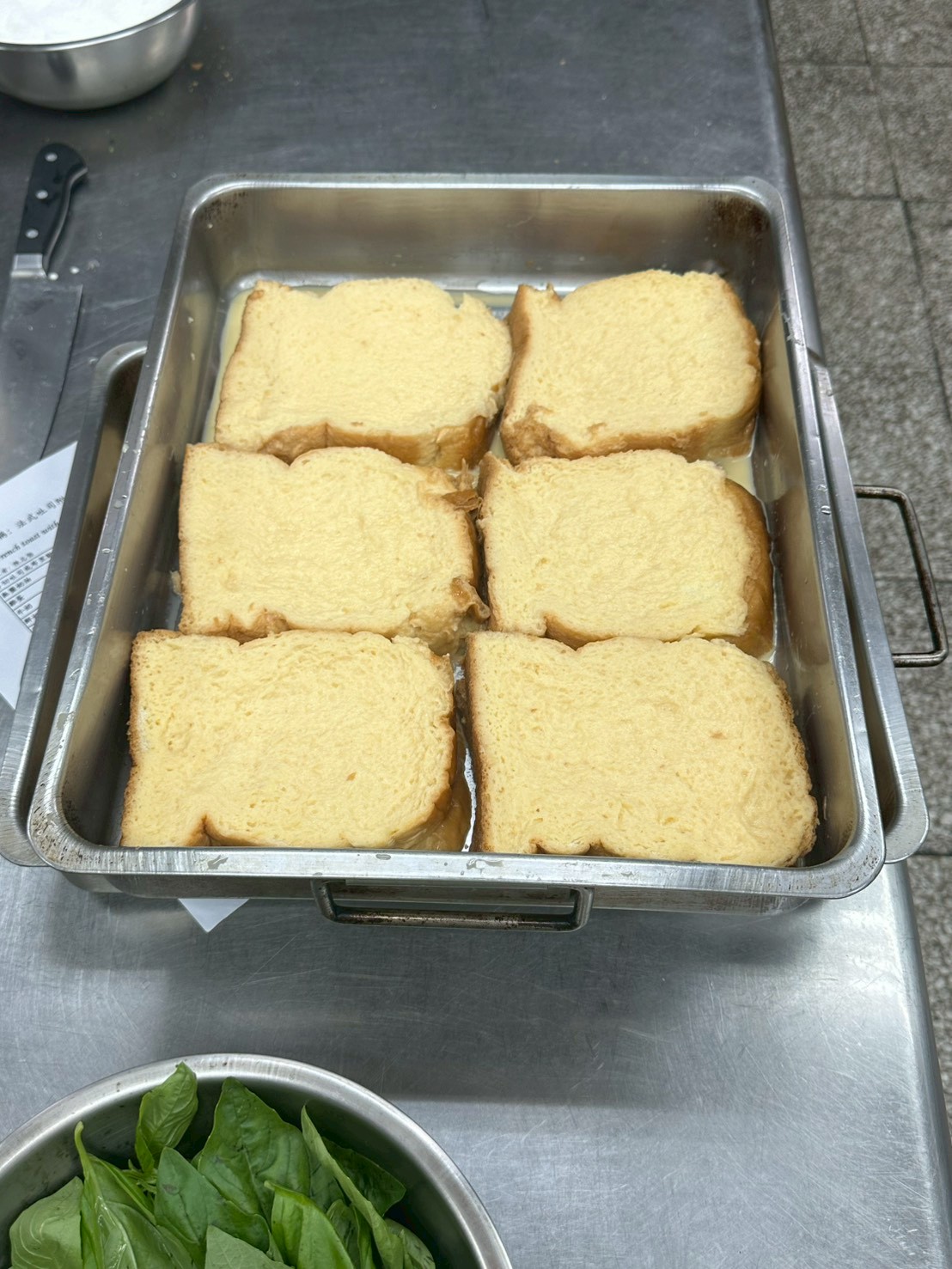 吐司沾上蛋液