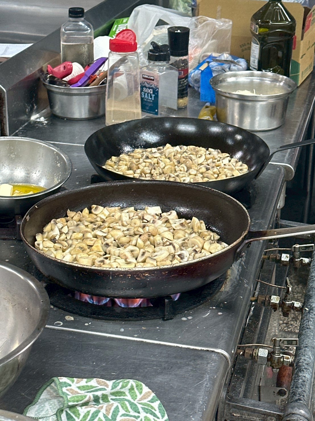 大火炒磨菇收乾