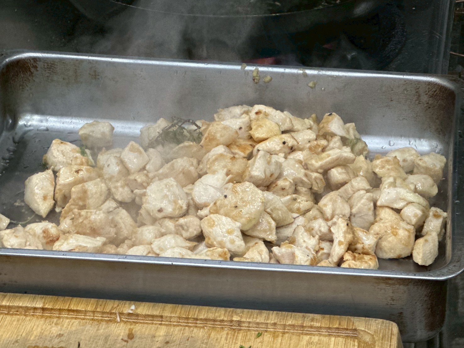 煎好的半熟雞肉不要煎太久