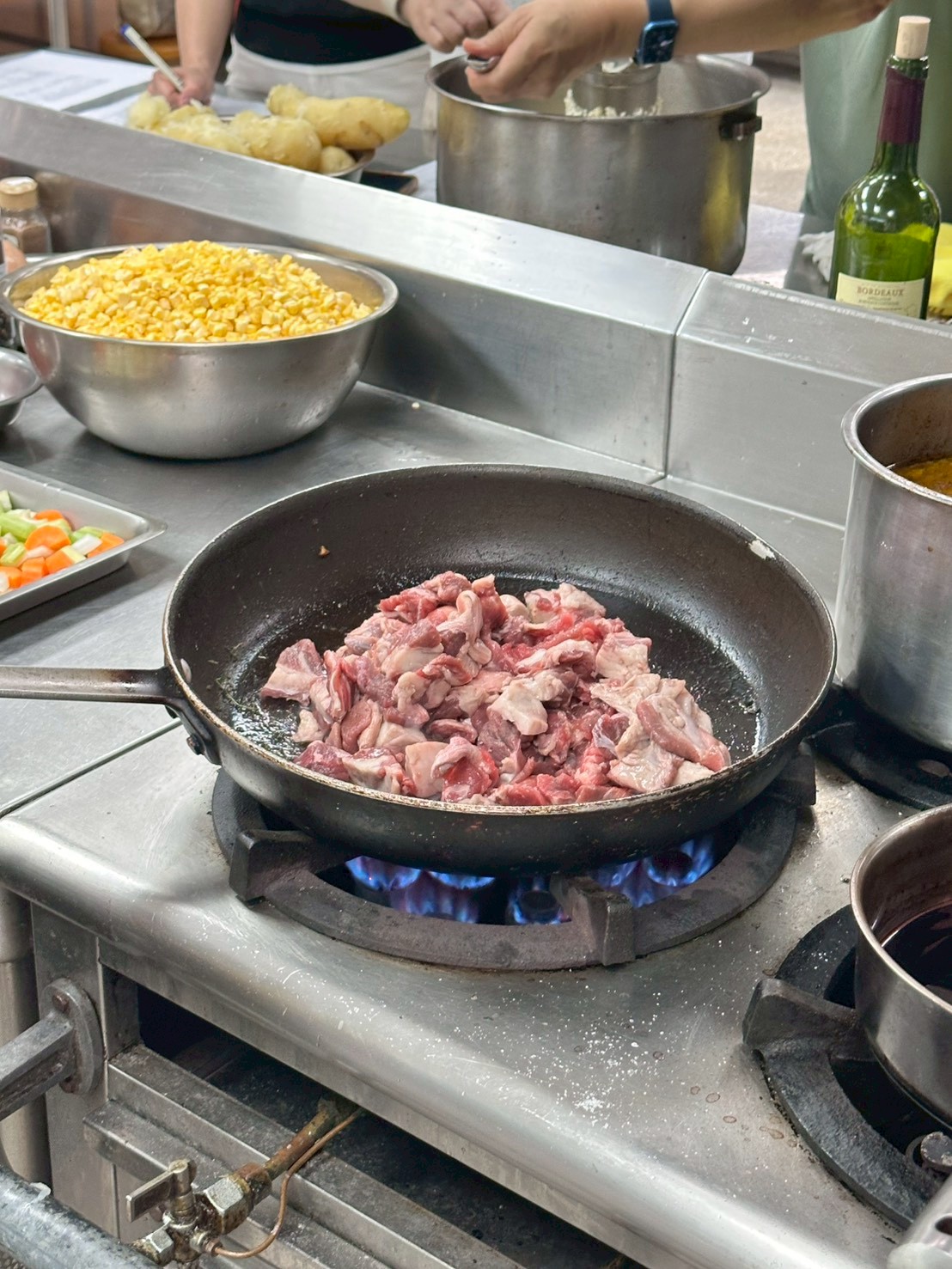 煎修整下來的牛筋