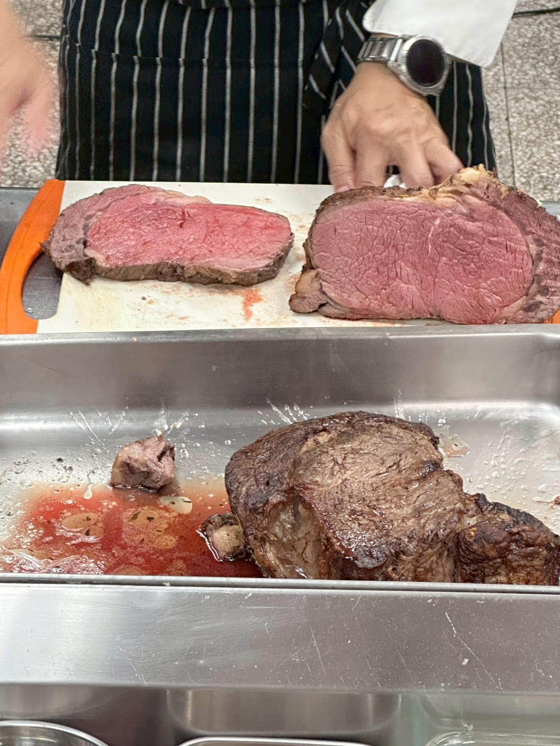 牛排烤箱烤完的樣子（要靜置 20 分鐘）