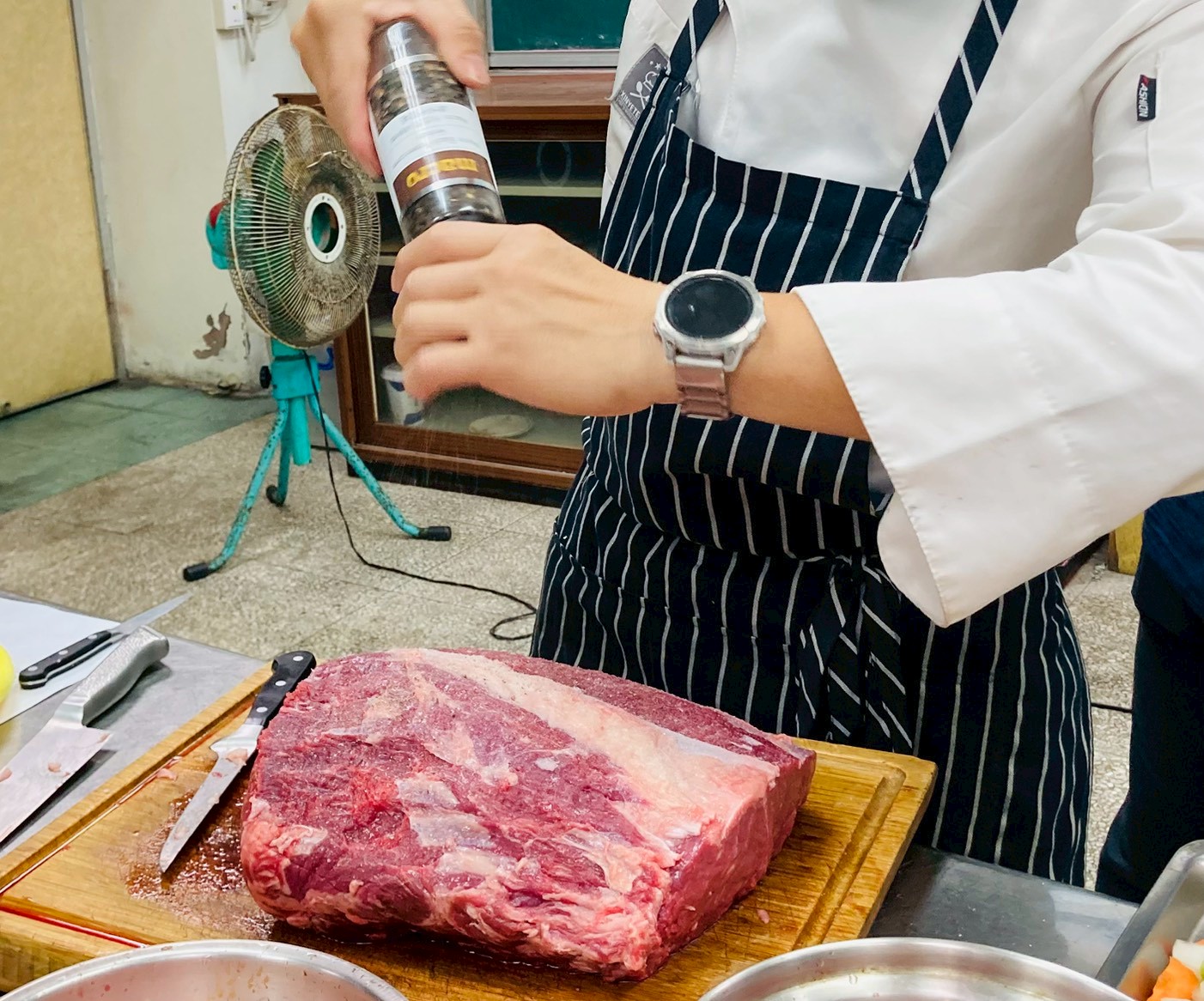 牛肉灑鹽和胡椒