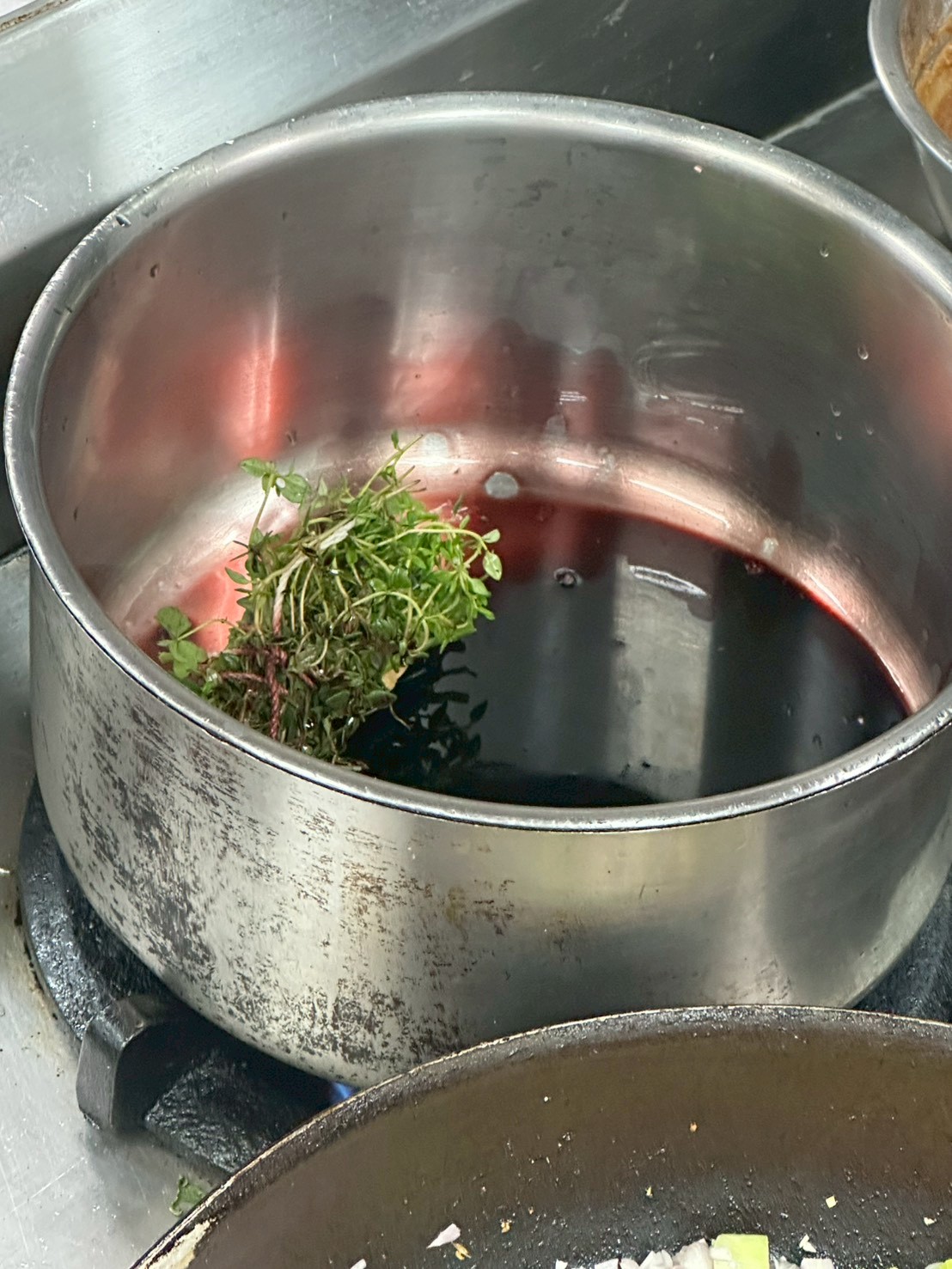 紅酒裡面要放香草束一起濃縮