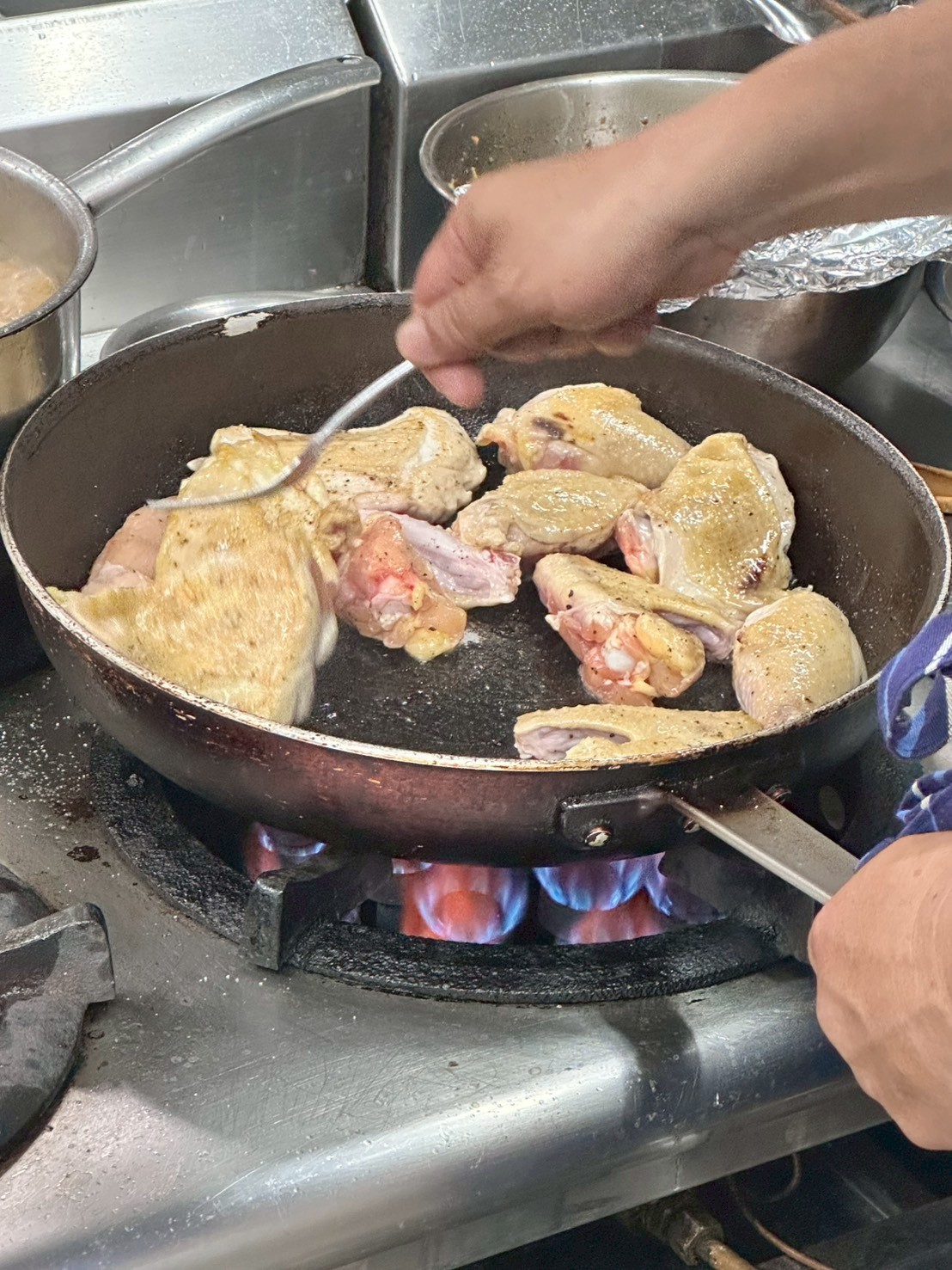 因為是做白醬系列雞煎到金黃就好