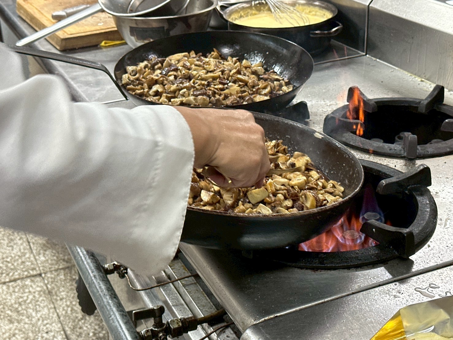 三種菇混合下去炒