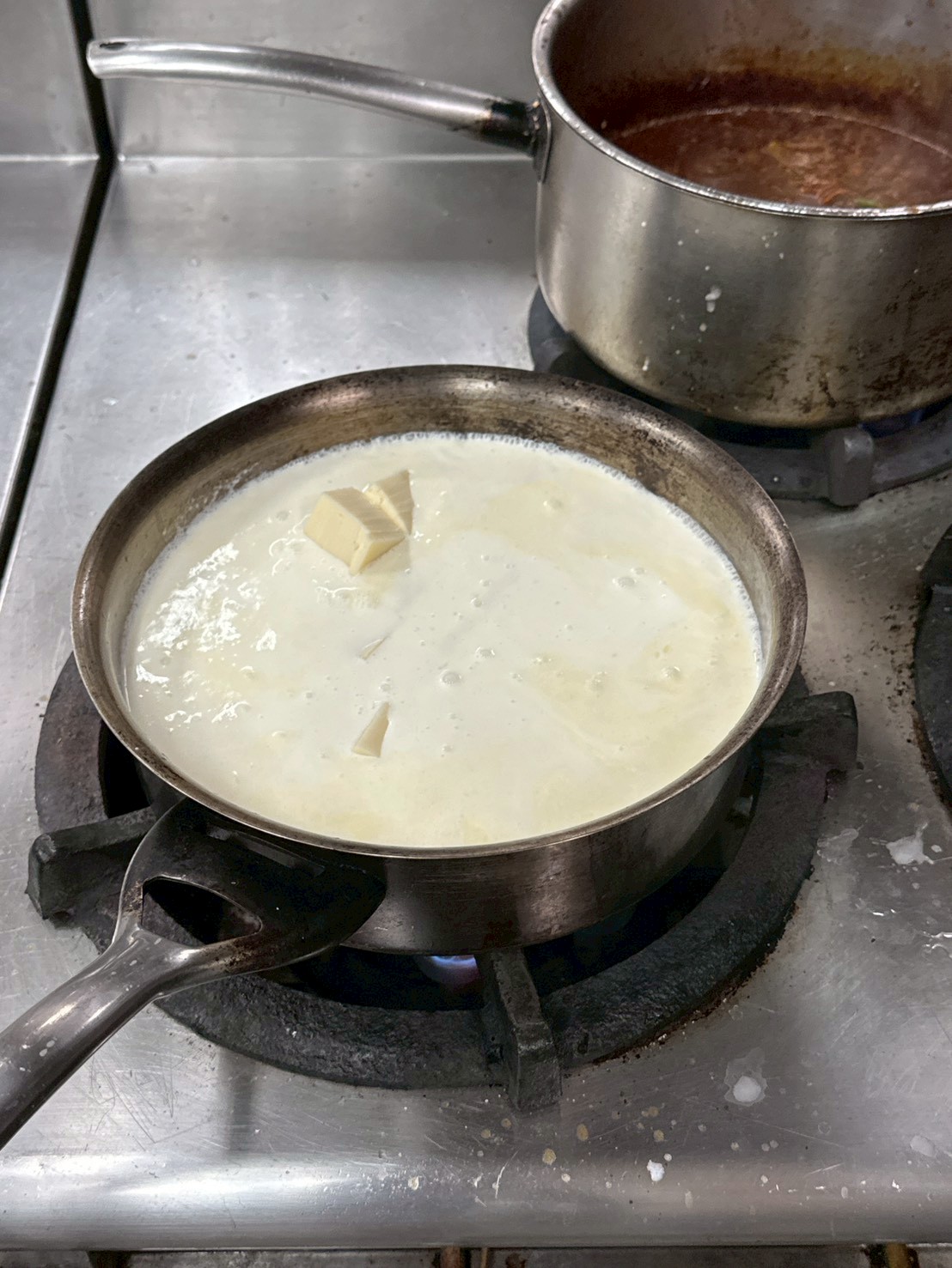 加入動物性鮮奶油和起士