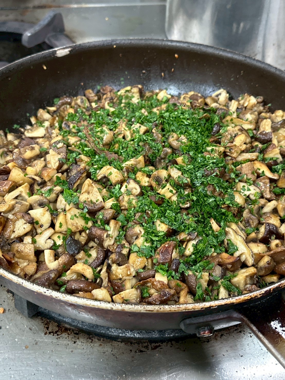 菇加入巴西里葉