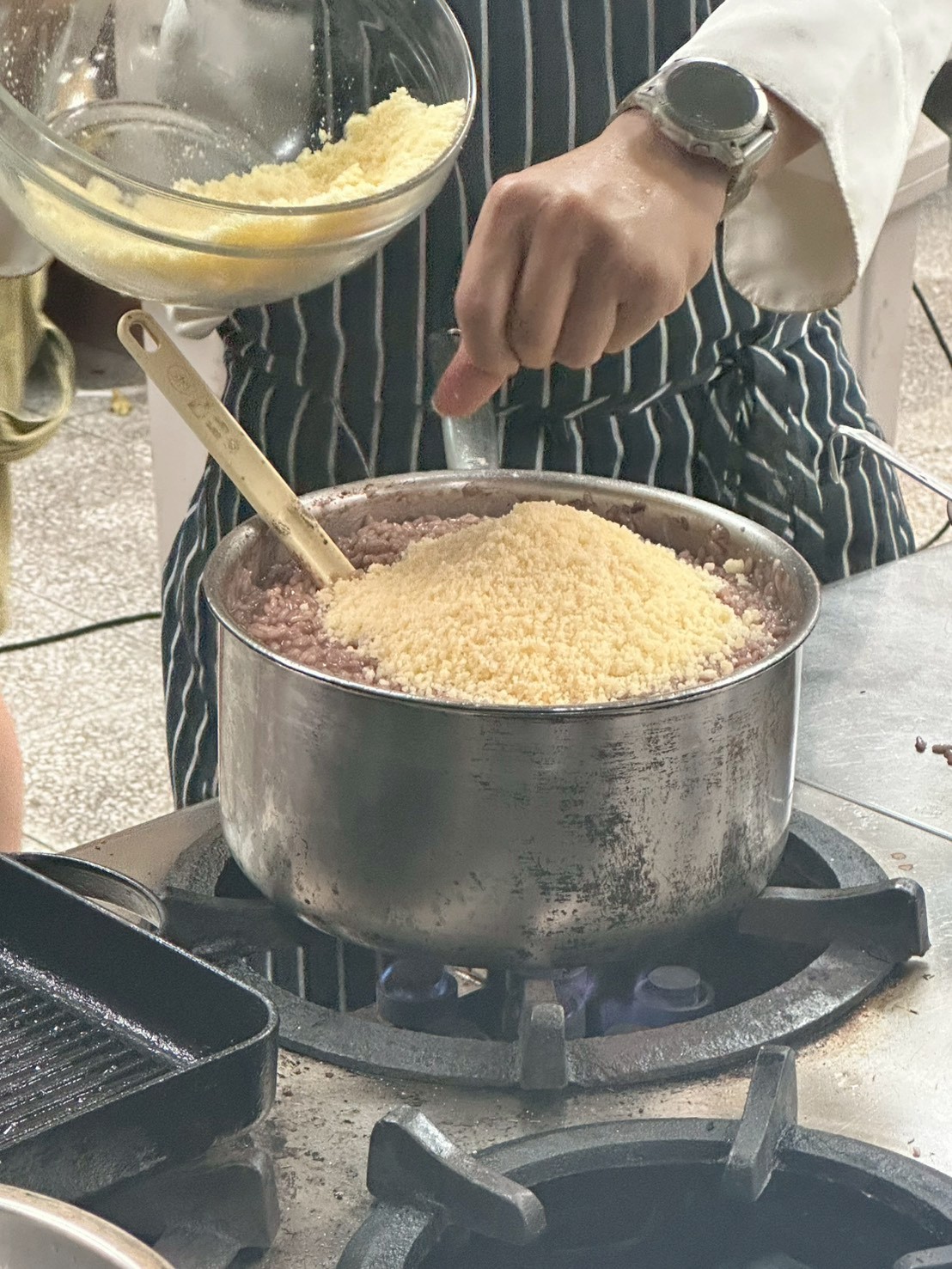 燉飯放起司中