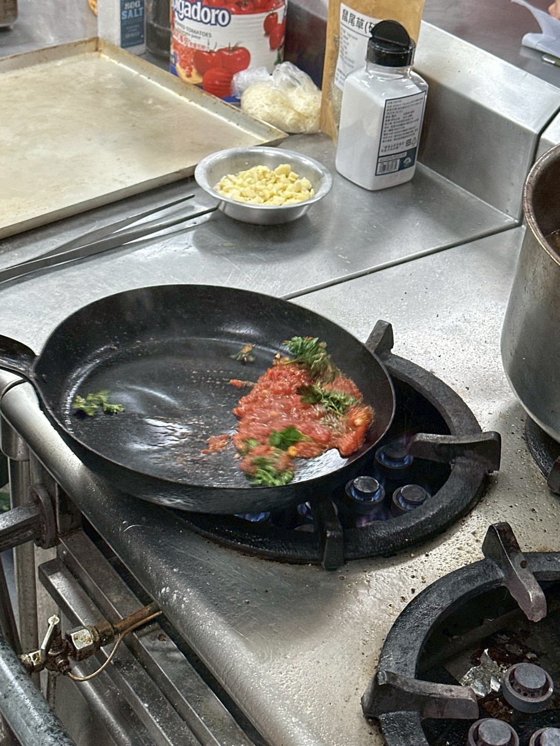 奶油蒜頭巴西里 番茄醬鼠尾草鹽鮮奶油高湯2