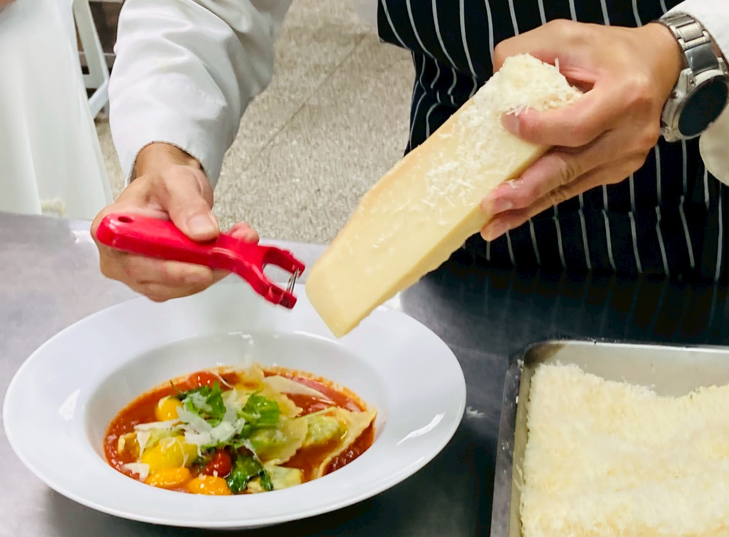 擺盤前加入起士