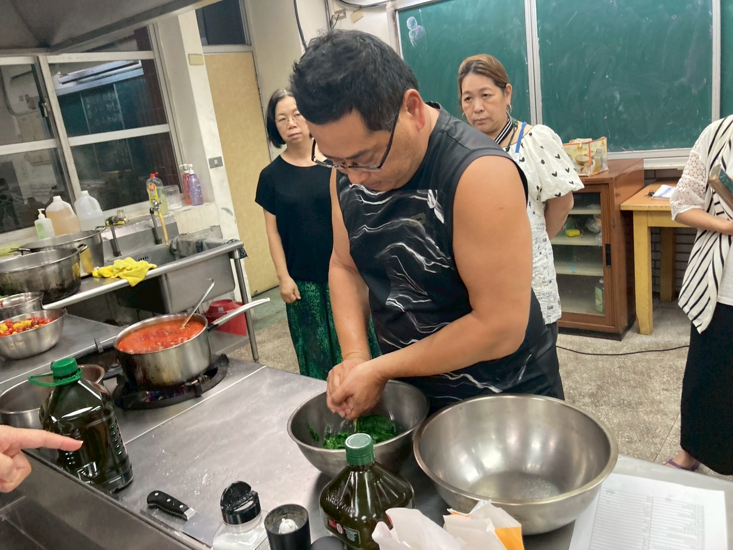 菠菜要擠非常乾