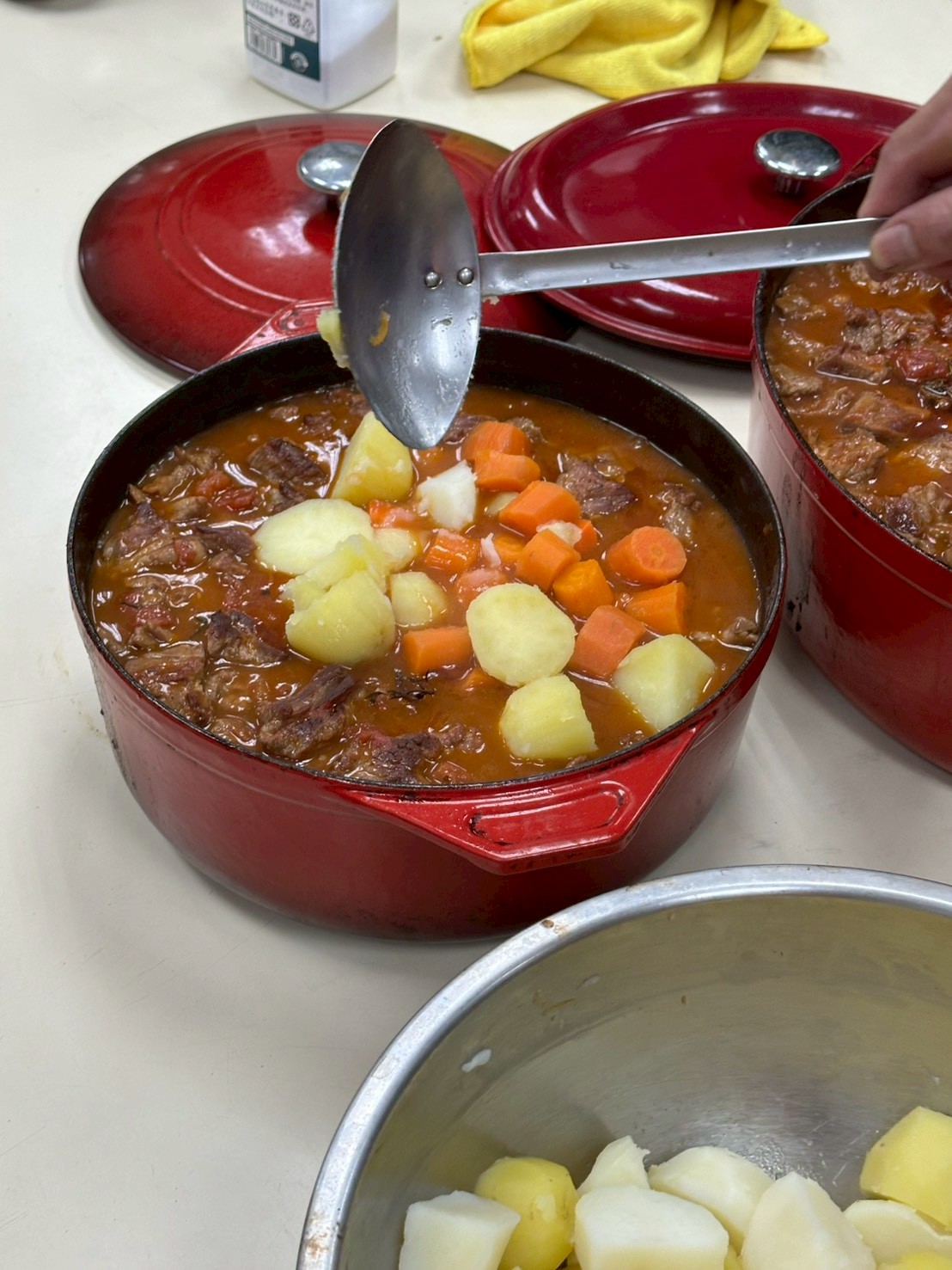 放馬鈴薯和紅蘿蔔