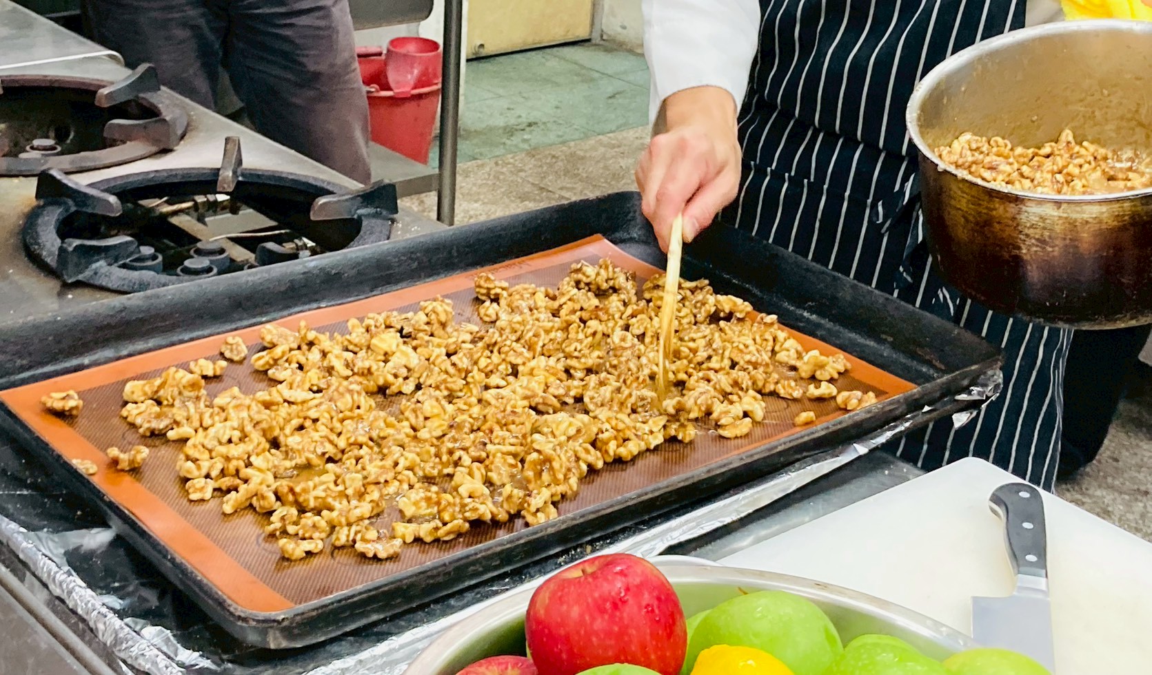 糖漬核桃鋪平放冰箱