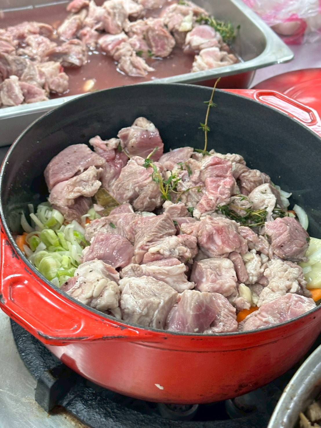 蔬果放完後放醃好的肉
