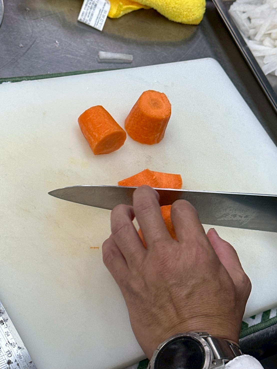 切四公分的紅蘿蔔