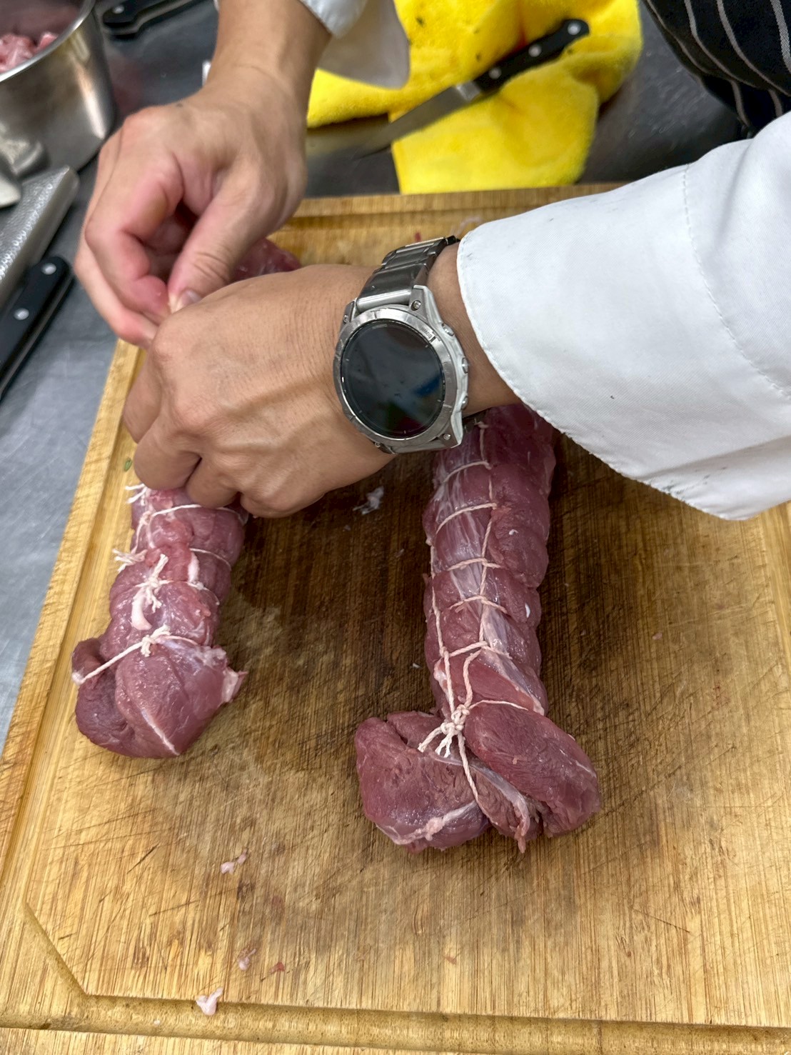 綁豬肉不然加熱會散開